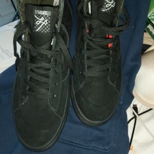 Vans Men's Black and Red High-Top Sneakers